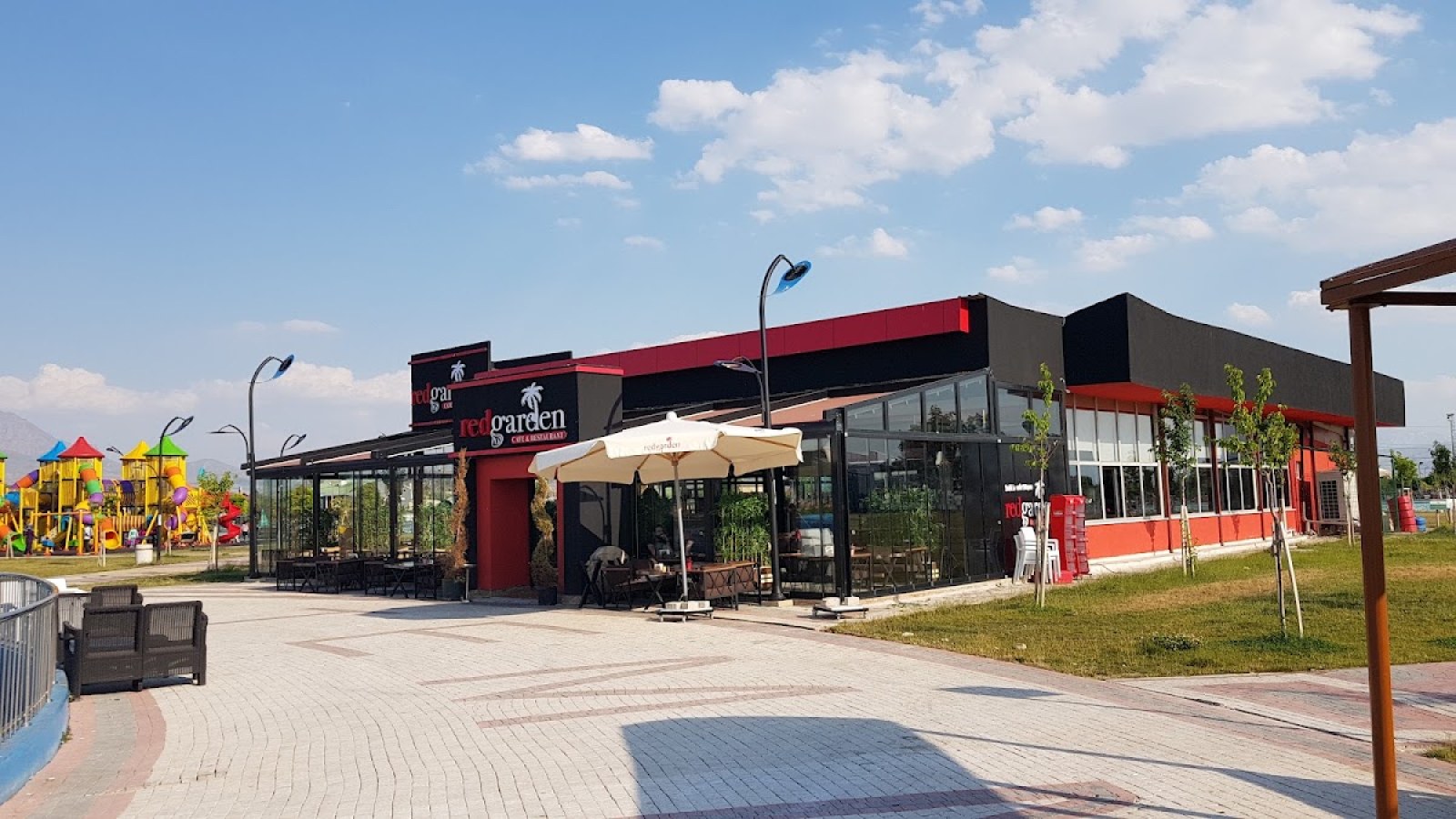 Red Garden Cafe & Restaurant