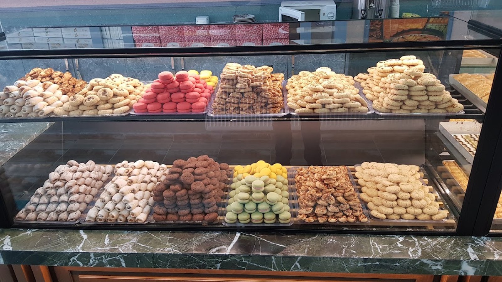 SIMITLAND Bakery Cafe Pastry and Sweets