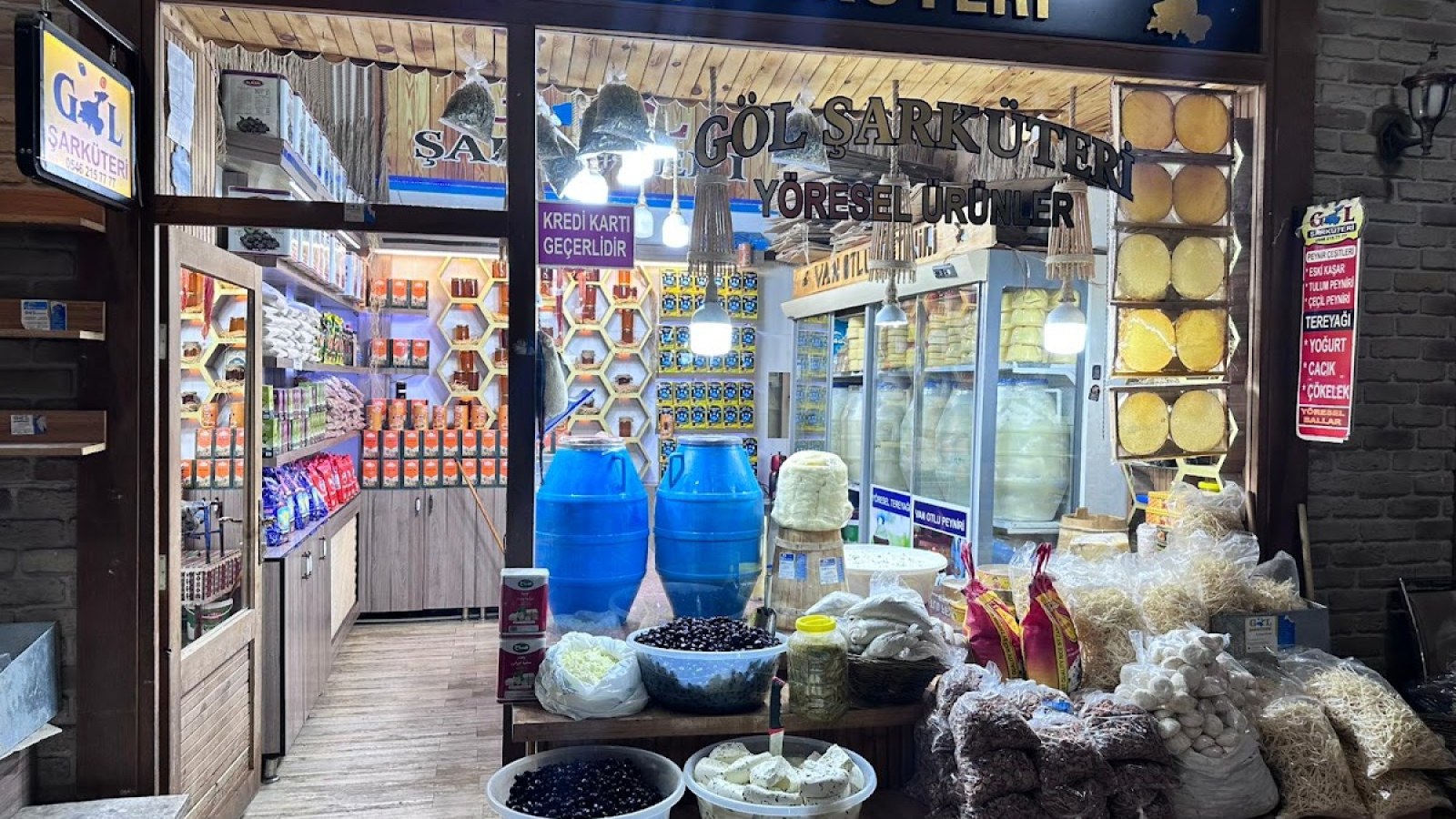 Göl Şarküteri / Van Otlu Peyniri