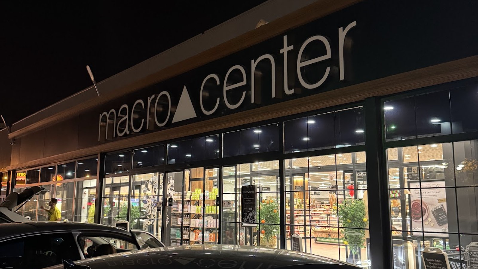 Macrocenter