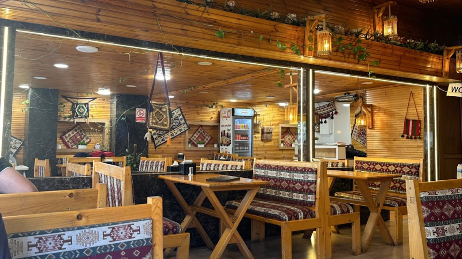 Sahram Lahmacun and Kebab