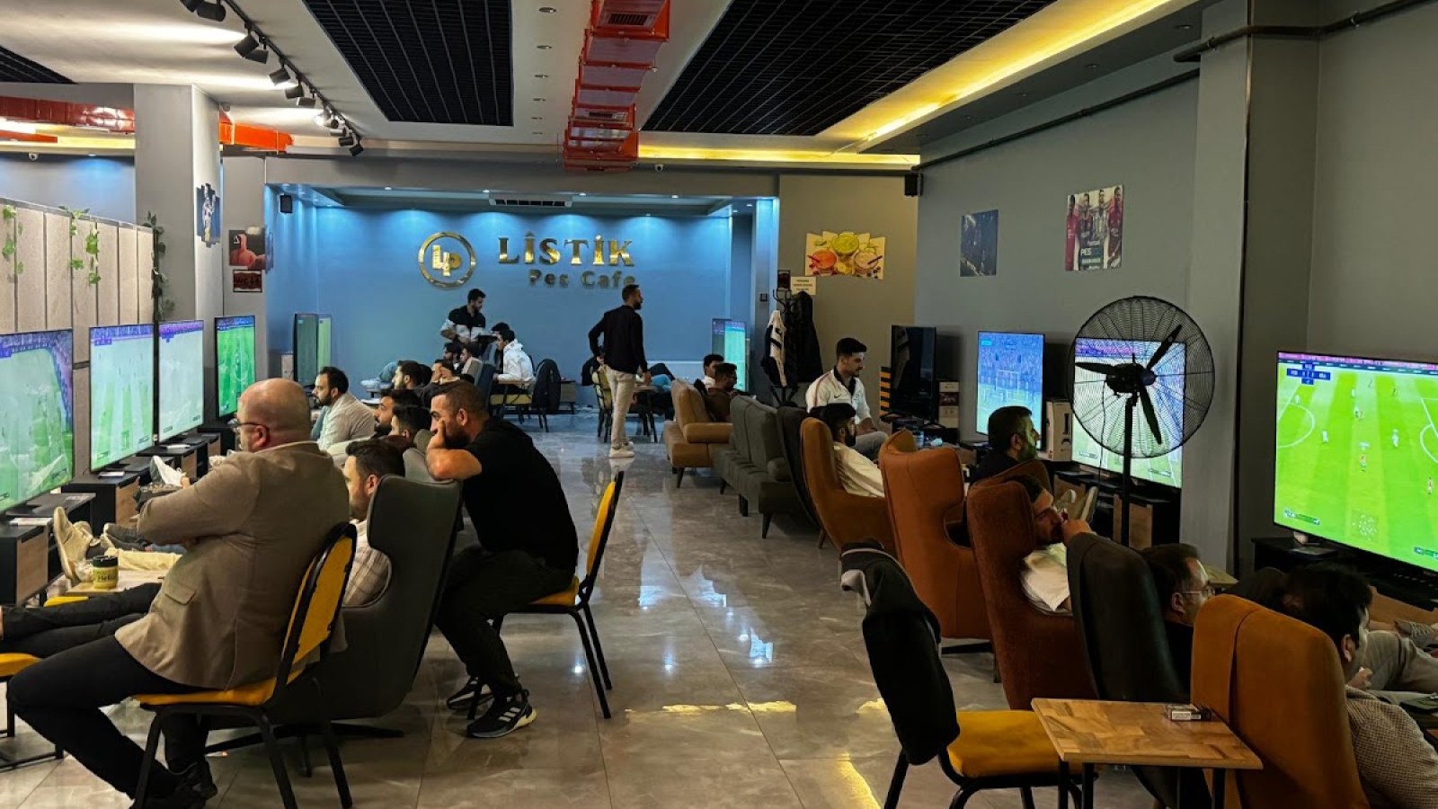 Listik Pes Okey Cafe VAN