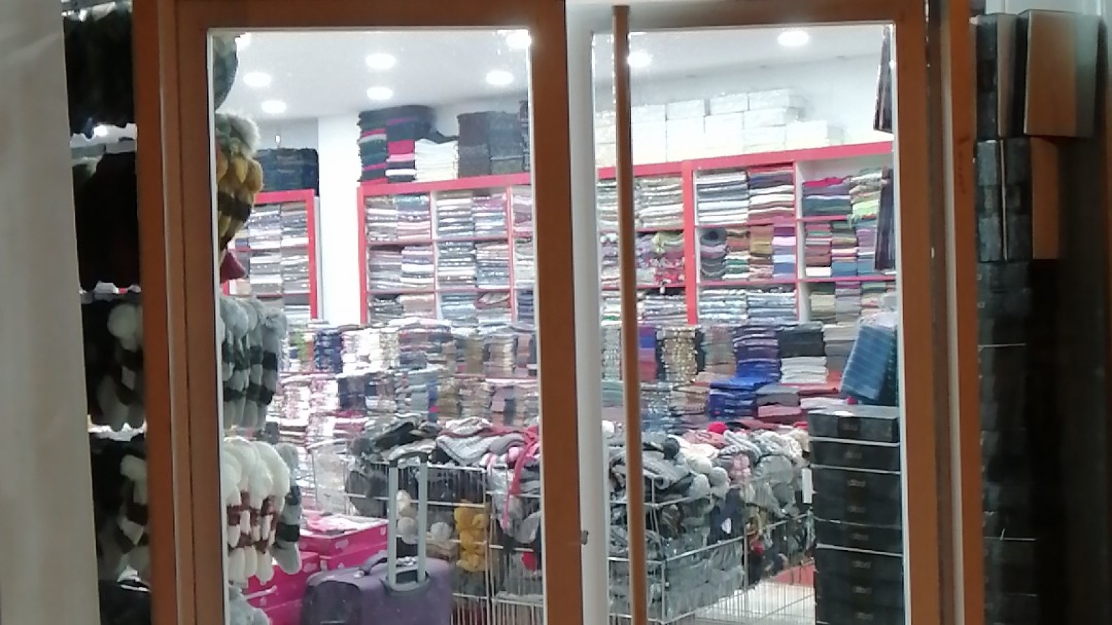 HANLAR TİCARET TOPTAN İÇ GİYİM VE ÇEYİZ