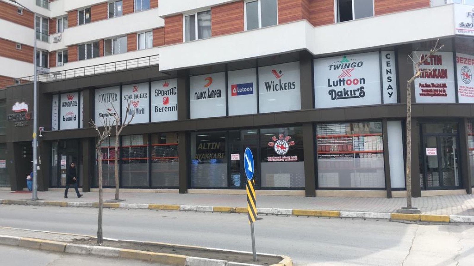 Altın Ayakkabı-Toptan Ayakkabı ve Gezer Terlik Satış Mağazası